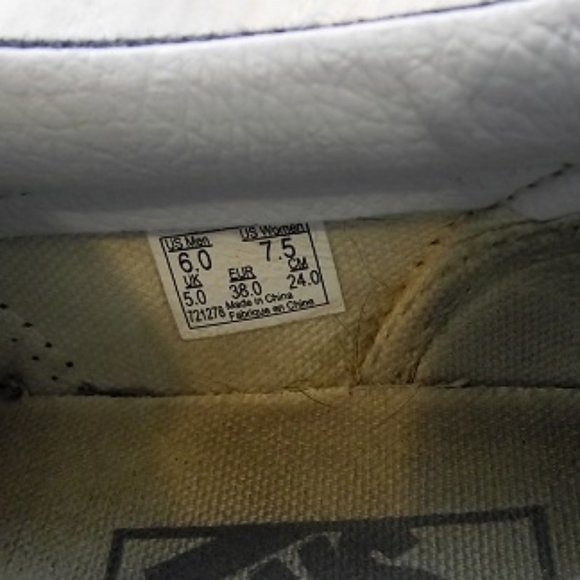 VANS Felt Quilted sneaker, women's, W7.5/M6, Gray - Picture 7 of 8